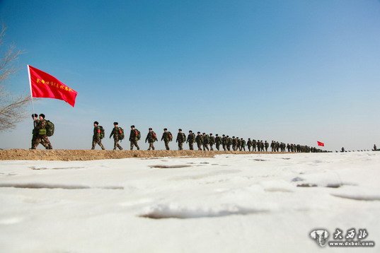 甘肃：千余名森警将士冒严寒实战拉练