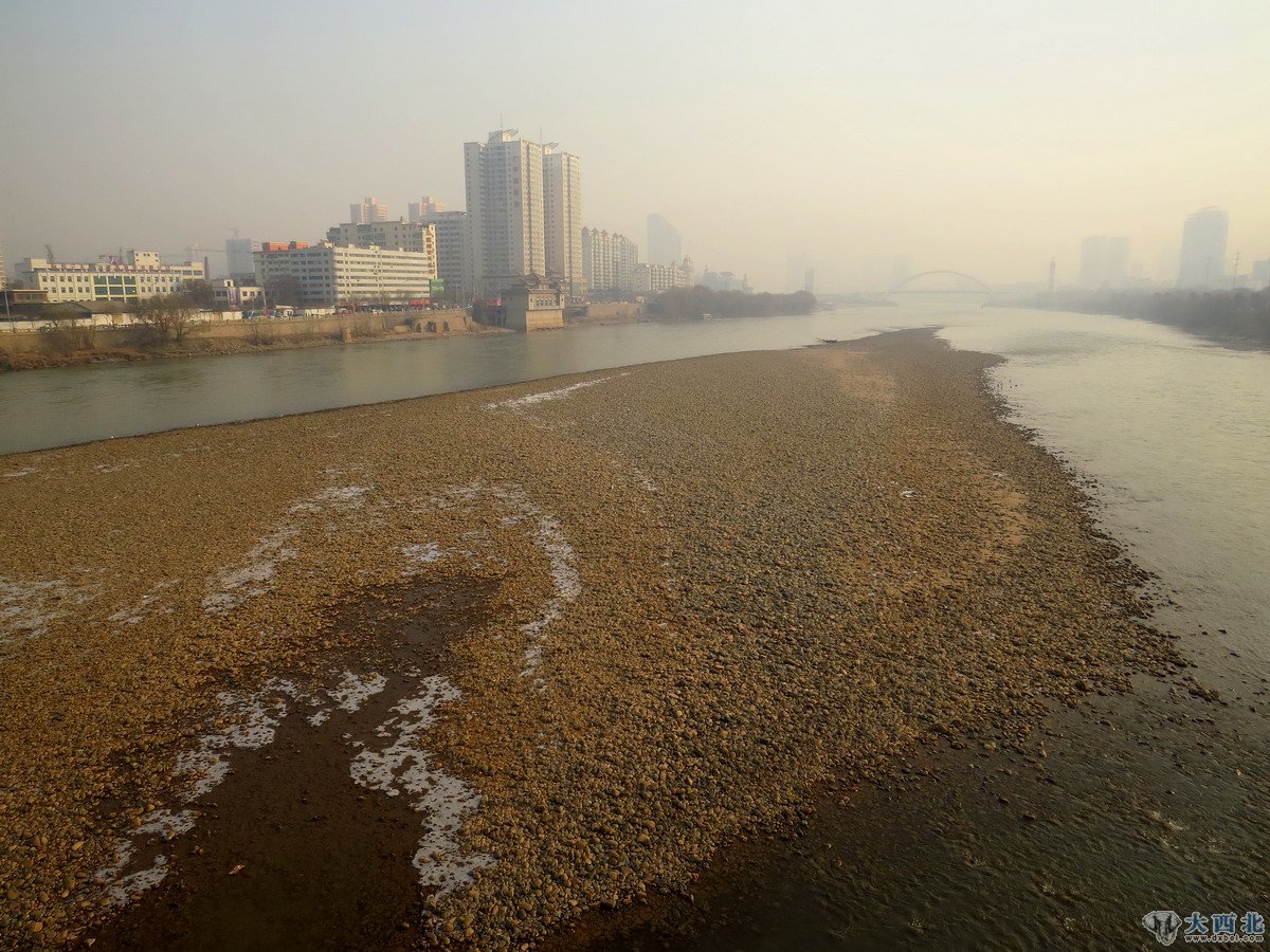  黄河进入枯水期   市民游玩仍需慎重 