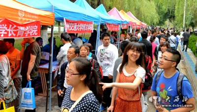 高校招生咨询会在兰州大学举行