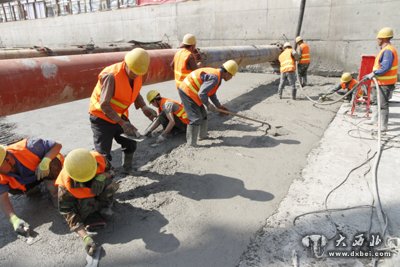 轨道1号线一期马滩站主体结构封顶