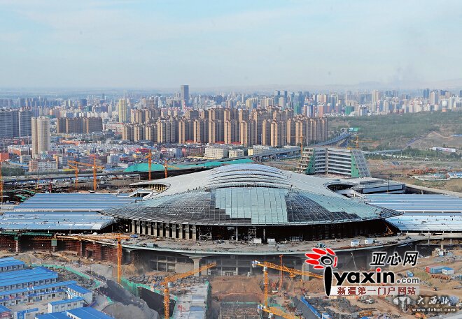 乌鲁木齐高铁新客站配套餐饮向机场看齐 进出高铁北客站的道路已贯通，预计10月底通行