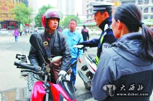 城关交警大队加大整治无牌无证摩托车力度