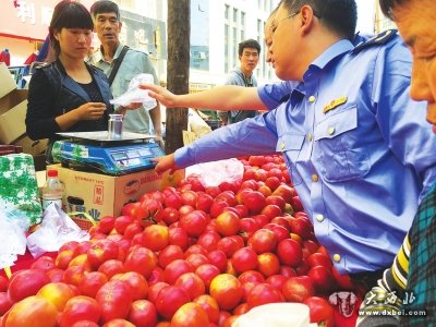 这台秤就短斤少两