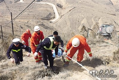 越野车冲下山崖扎进山腰 司机生前留遗书交代后事